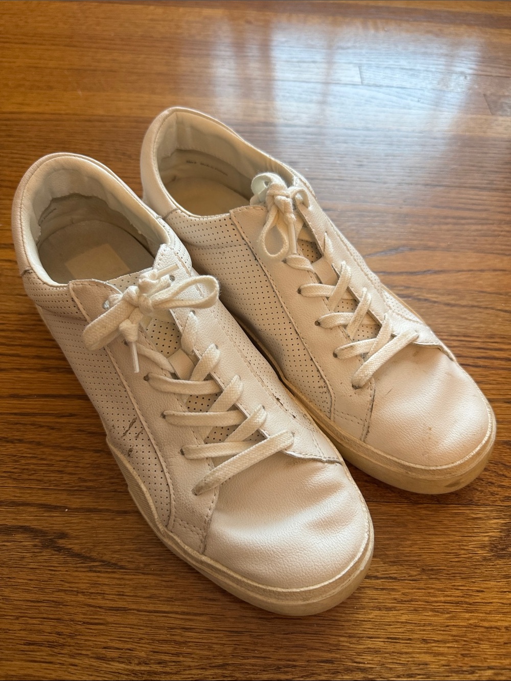 Dolce Vita Zina Sneakers in White